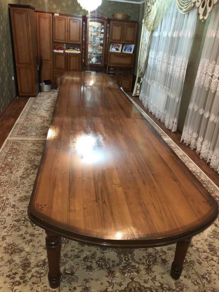 Продаю стол для зал 6 метр
