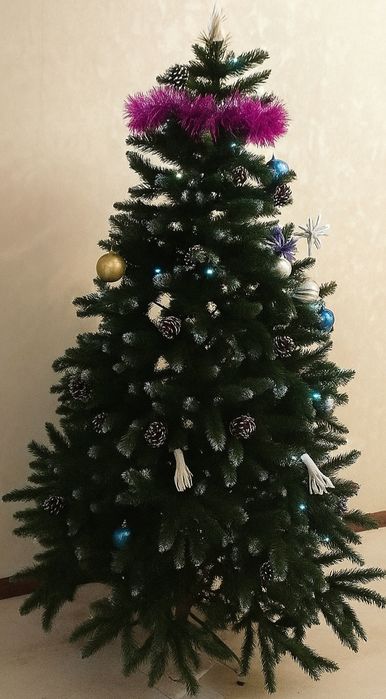 Ёлка в отличном состоянии 1.75 м