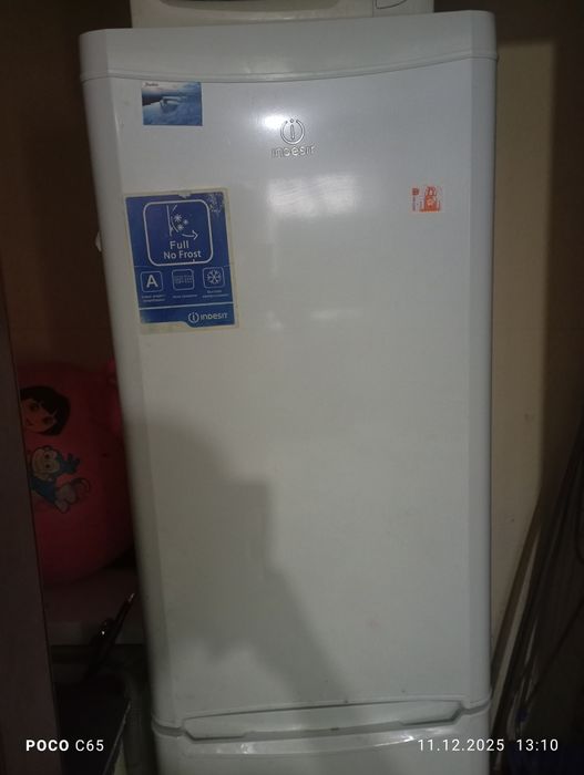 Продам холодильник Индезит в хорошем состоянии все работает отлично .