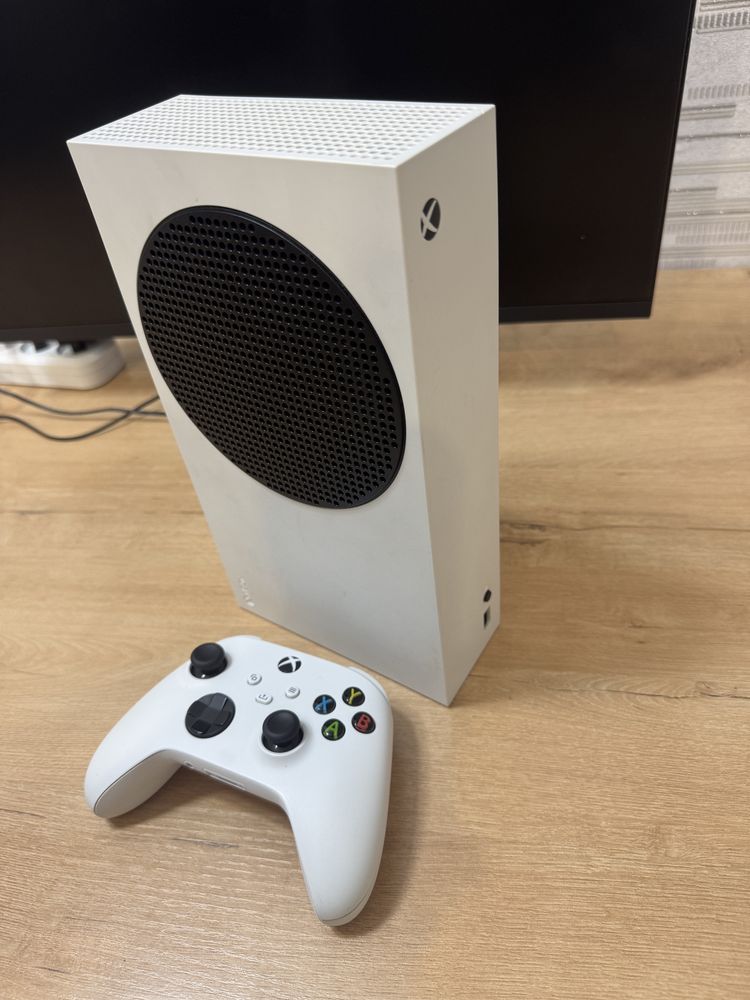 Продам X-box в отличном состоянии