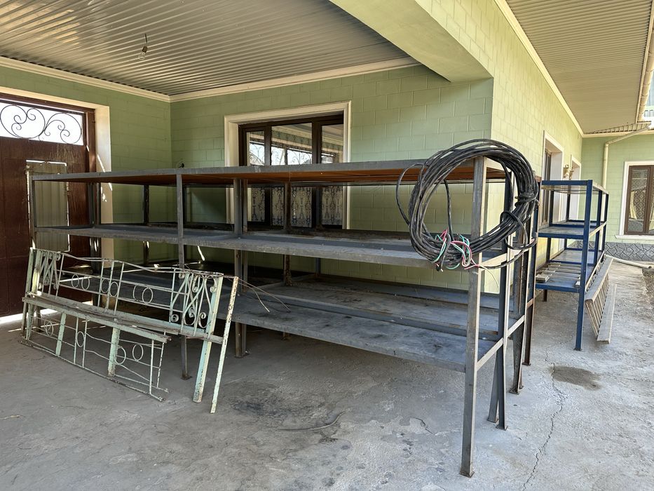 Стеллаж из прочного металла