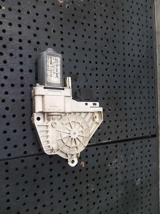 Motoras macara geam dreapta fata audi a6 c6 4f 4f0959802b