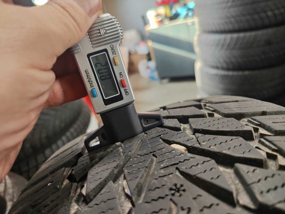 4бр.зимни гуми 235/55/18 Nokian