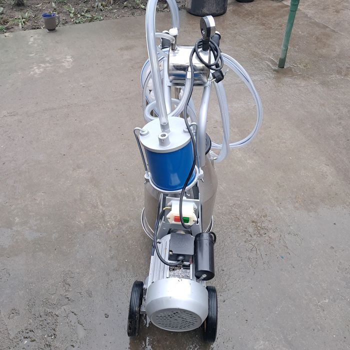 Vând aparat de muls vaci cu un post