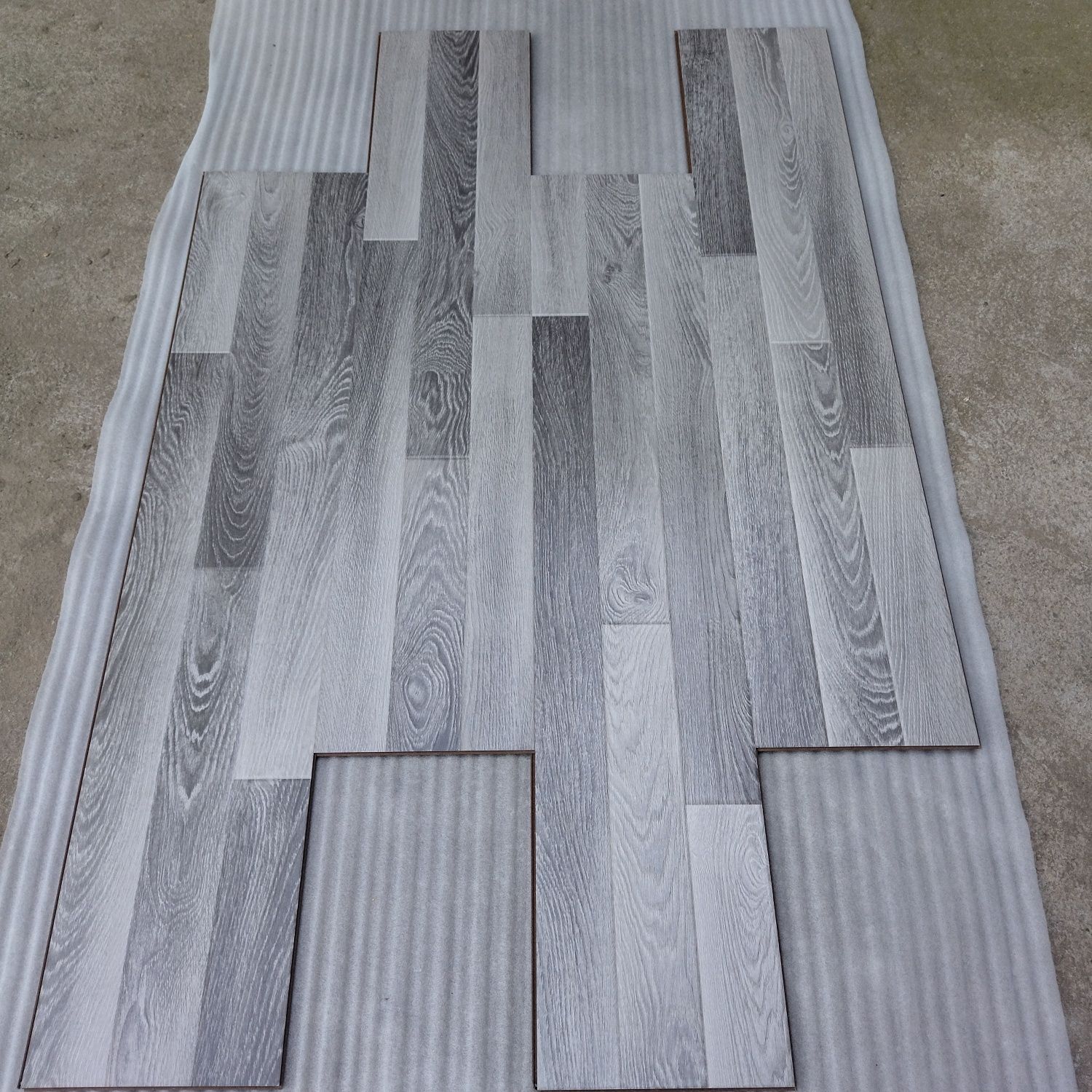 Laminat  tarket  8mm HDF