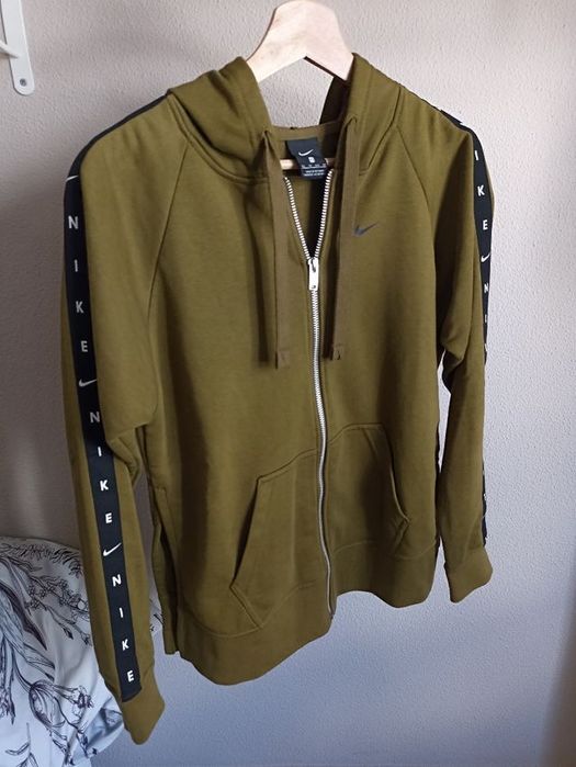 Суитчър Nike нов