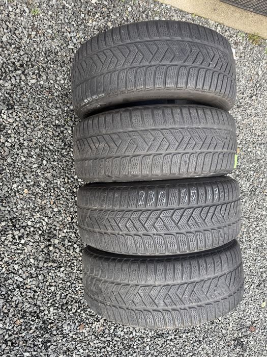 Set 4 anvelope 235 55 r17 pirelli de iarna