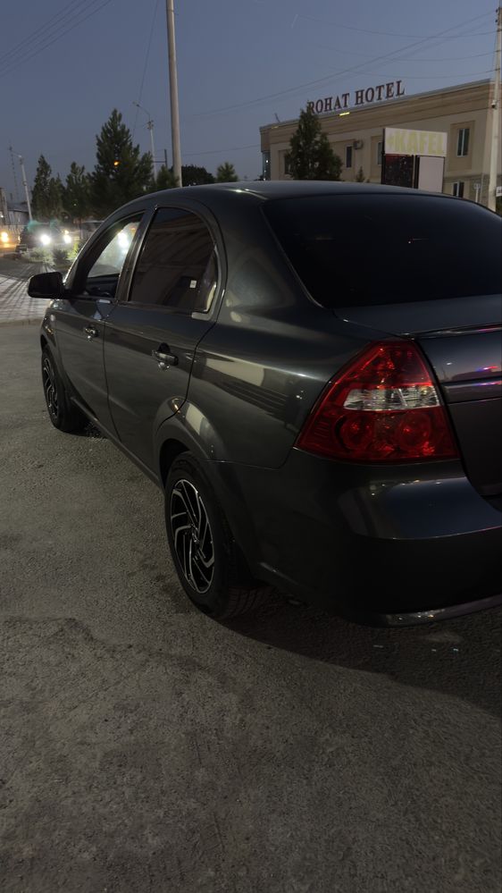 Нексия3 2020 автомат Мокрий асфальт