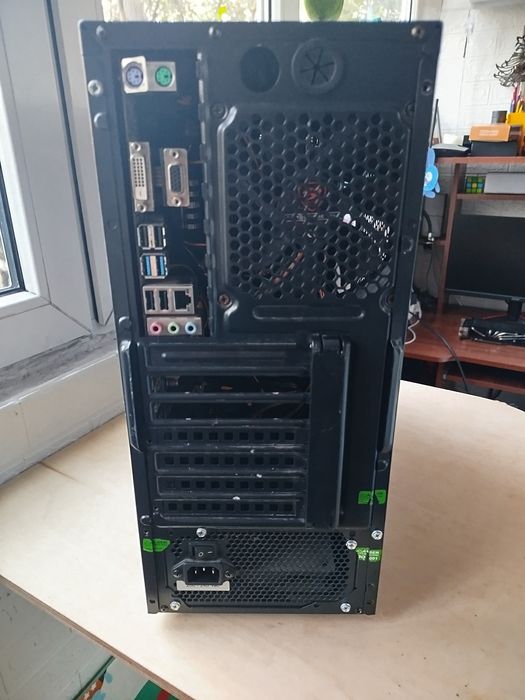Core i5 4590 , 12 Gb DDR3 , SSD 250 , HDD 500