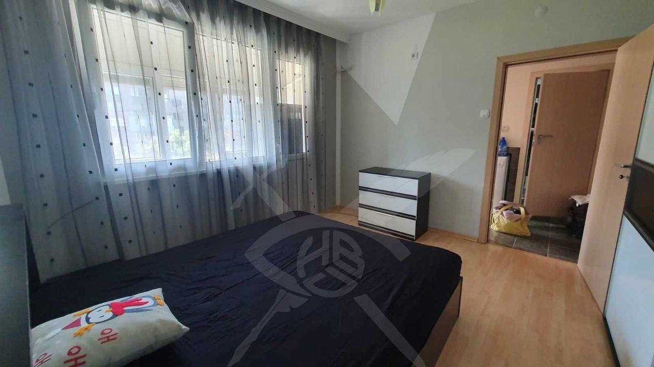 Продава се Двустаен апартамент в Пазарджик, Идеален център - 65 кв.м за 1077 €/кв.м - Снимка #2