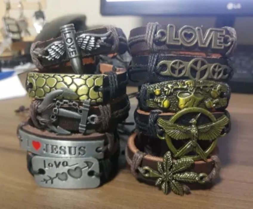 Кожаные браслеты