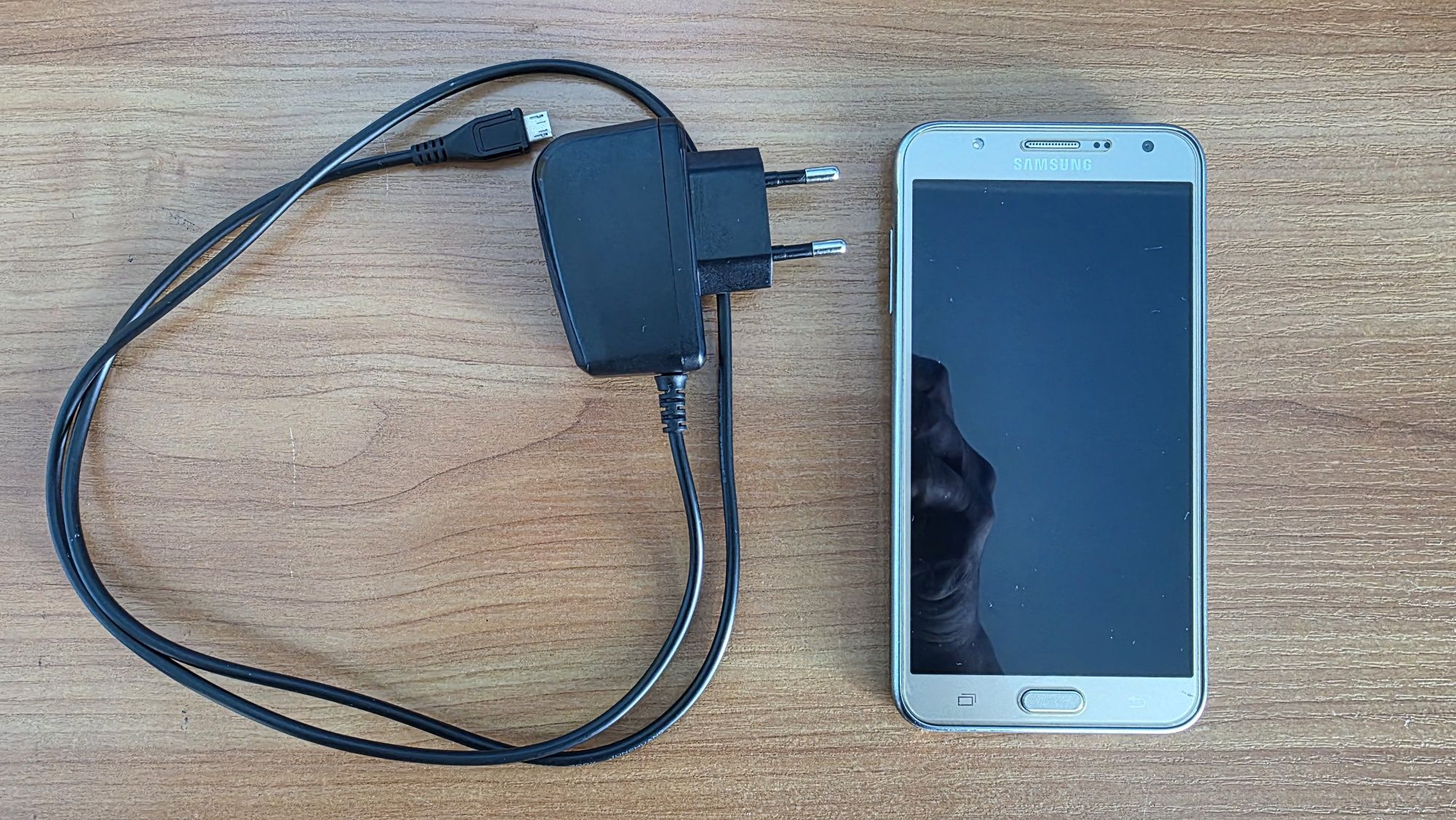 Samsung Galaxy J7 (2015) Duos 16GB, Златист
