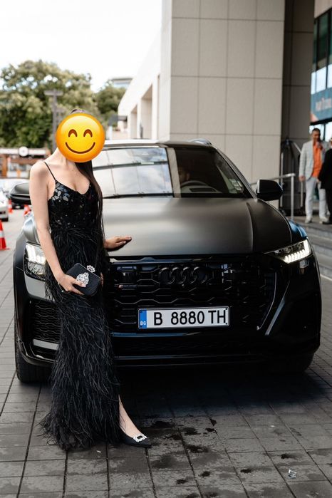 Бална рокля черна с пайети и пера