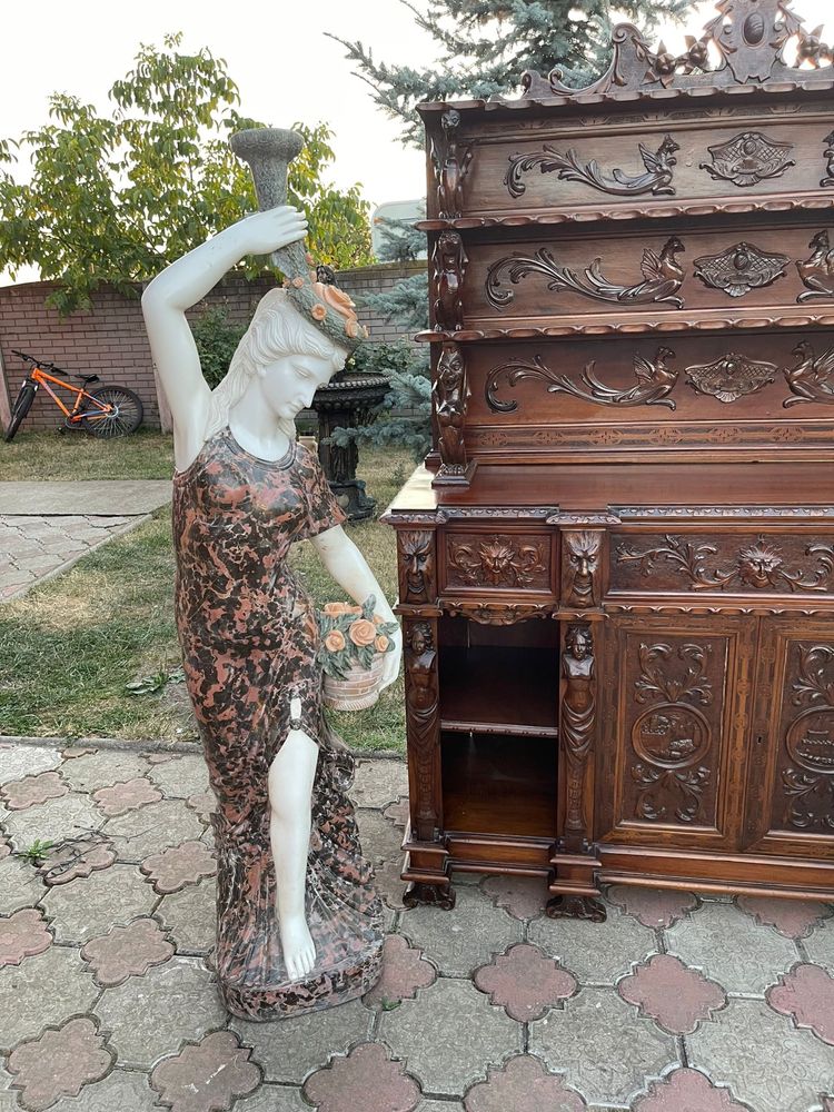 Doua statuete deosebite din marmura