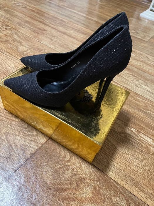 Продаются женские туфли