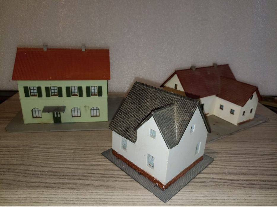 Set 3 clădiri piko

Clădiri scara 1:87, potrivite pentru diorame trenu