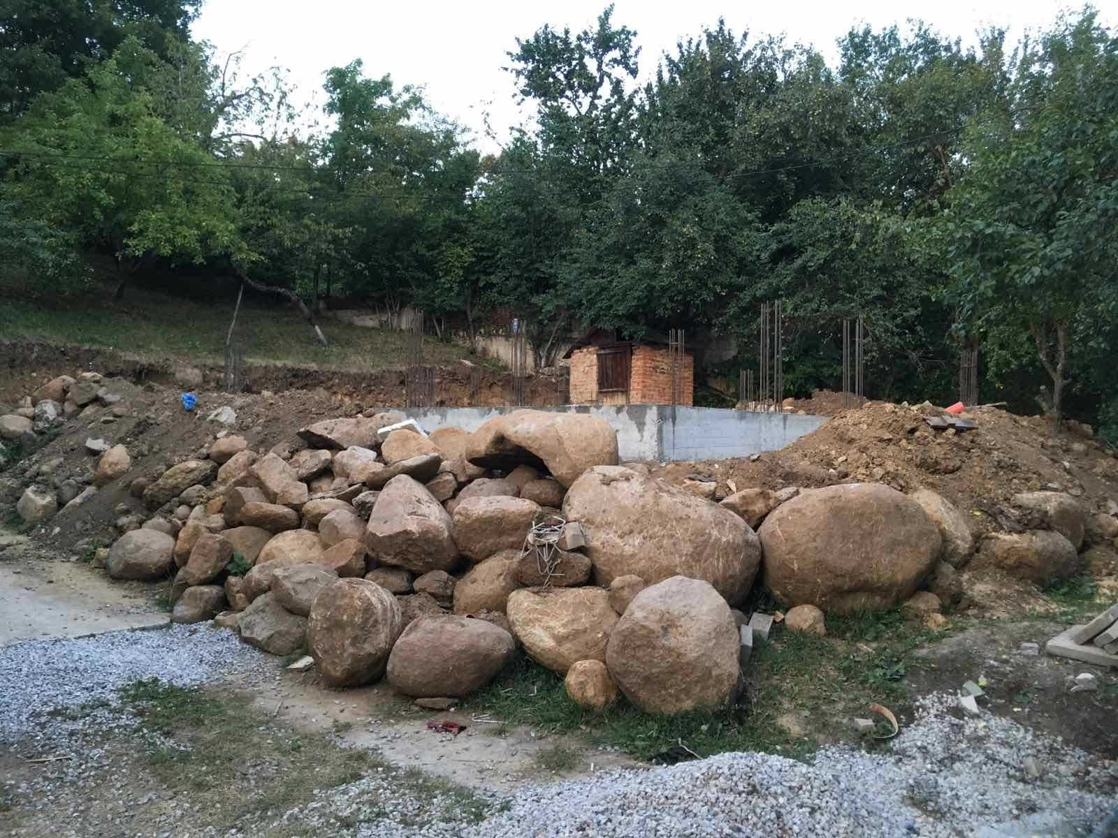 Продавам Камъни/морени/