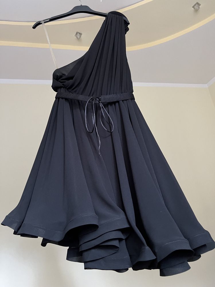 Rochie neagra eleganta