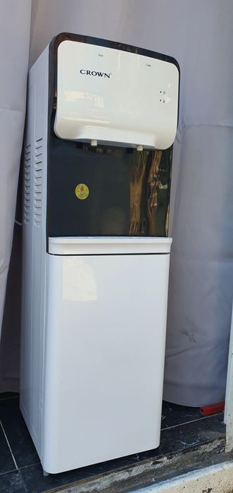 Crown Диспенсър за вода