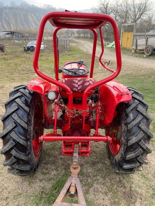 Remorcă și tractor
