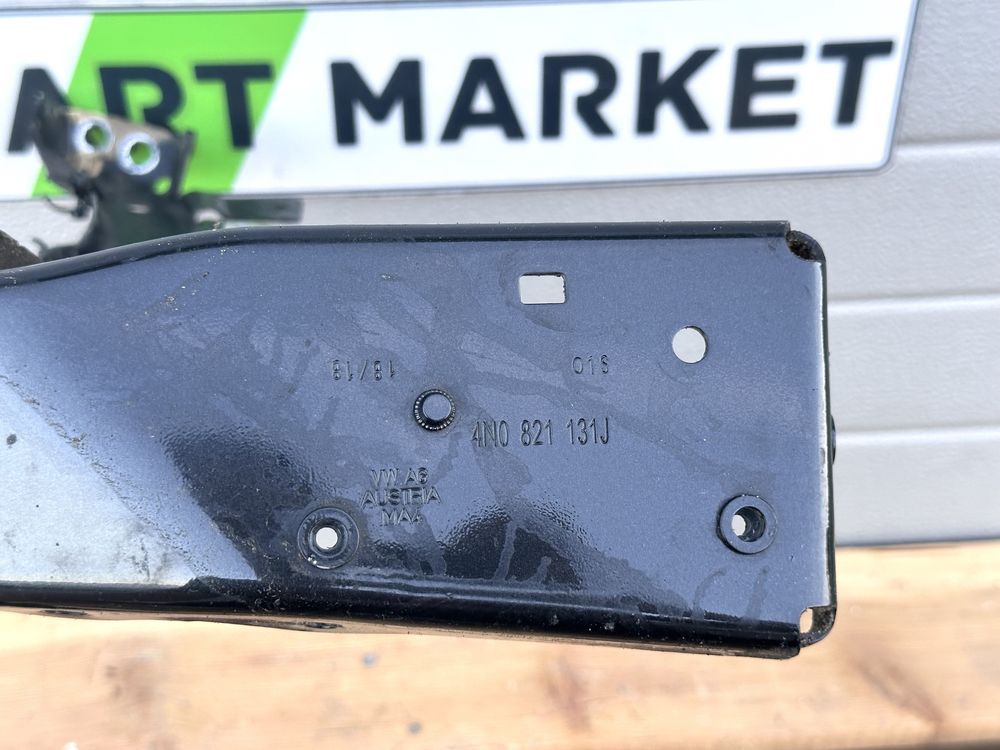 Метални стойки AUDI A8 D5 4N0821259D 4N0821135B 4N0821131J