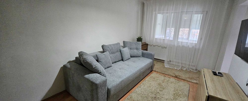 Inchiriez apartament cu 1 camera zona Sovata cu loc de parcare