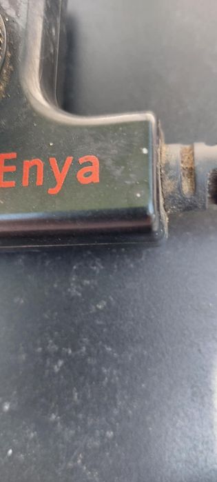 Продавам черна скара