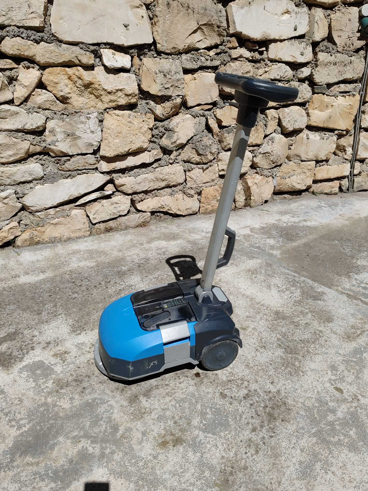 Vand utilaje de curatenie! Mai multe modele.