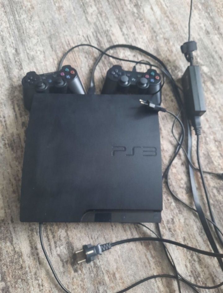 Консоль PS 3 весь комплект.