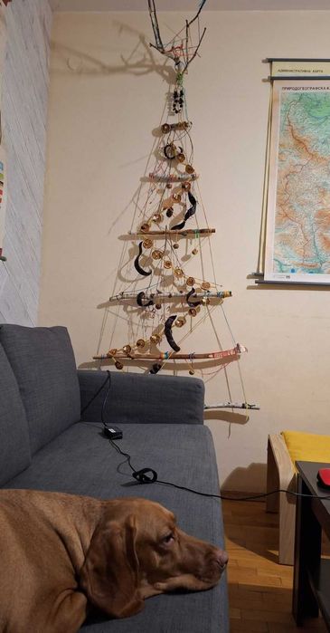 Ръчно изработена висяща коледна елха от естествени материали