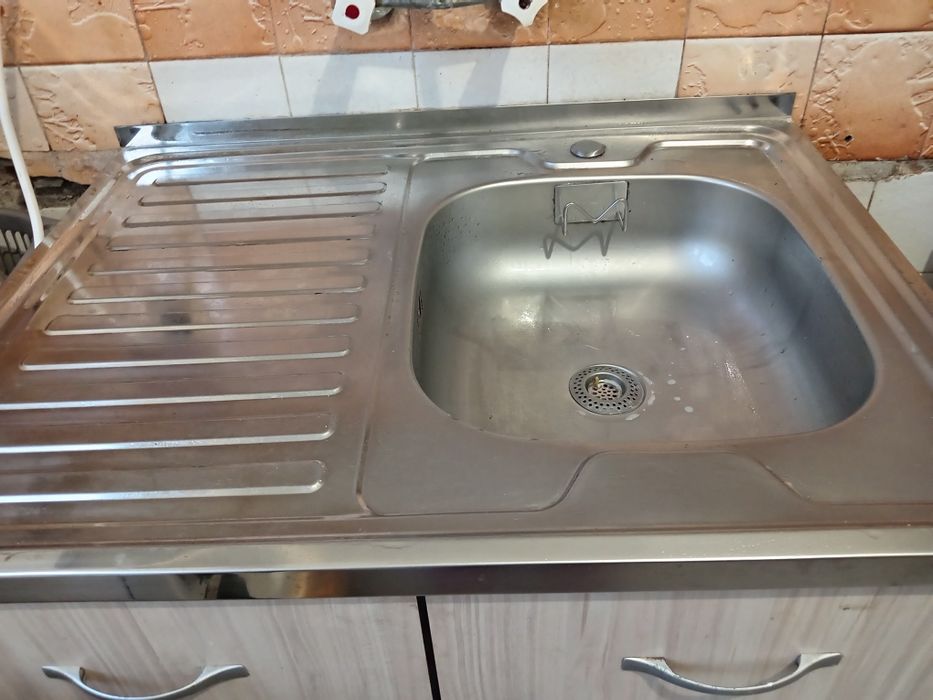 Мивка с шкаф. Малко използвана.