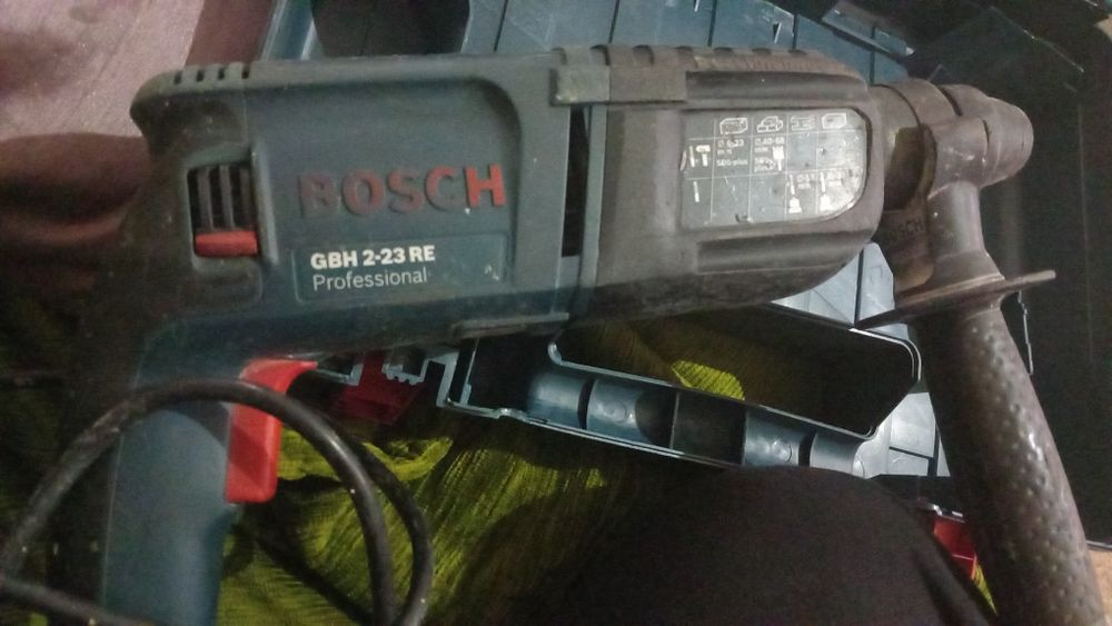 Vand bormasina boschGBH 2-23 RE m ai multe detalii la tel