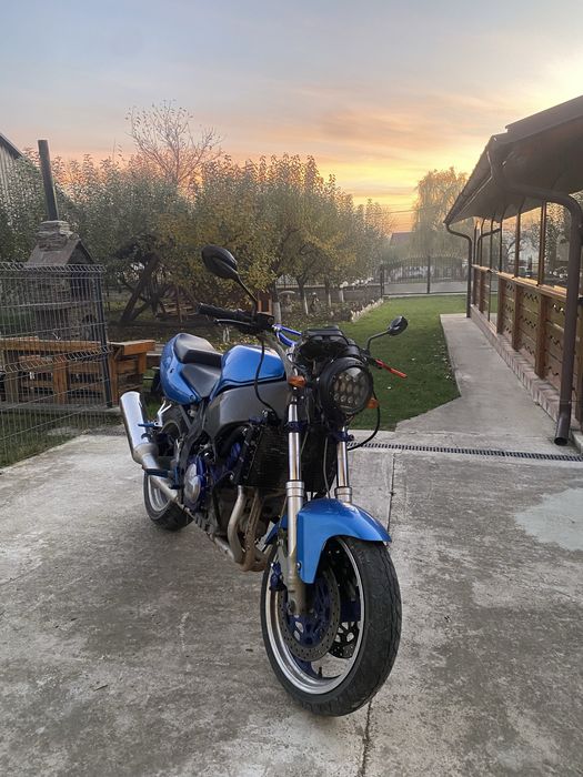 Vand sau Schimb Yamaha FZR600R