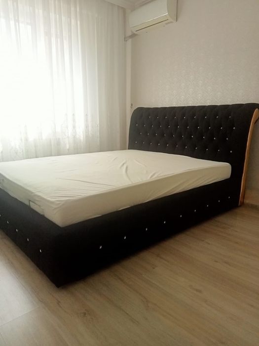Продается двухспальная кровать с матрасом реставрированная