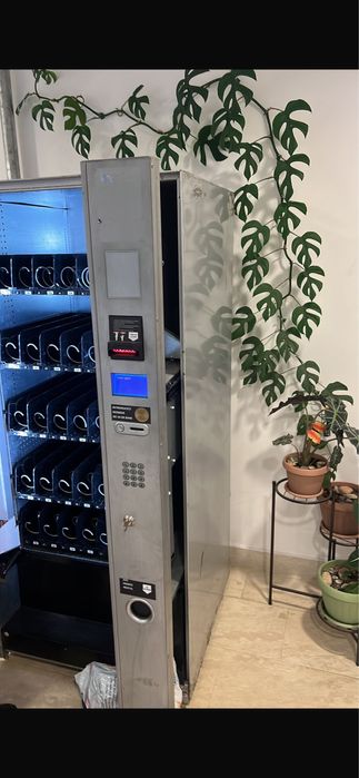Aparat Vending Tonomat sucuri , biscuiti , etc.