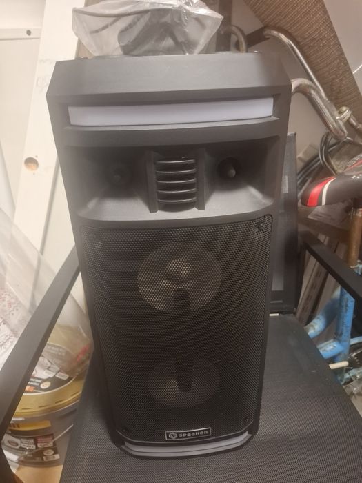 Boxa portabila cu microfon