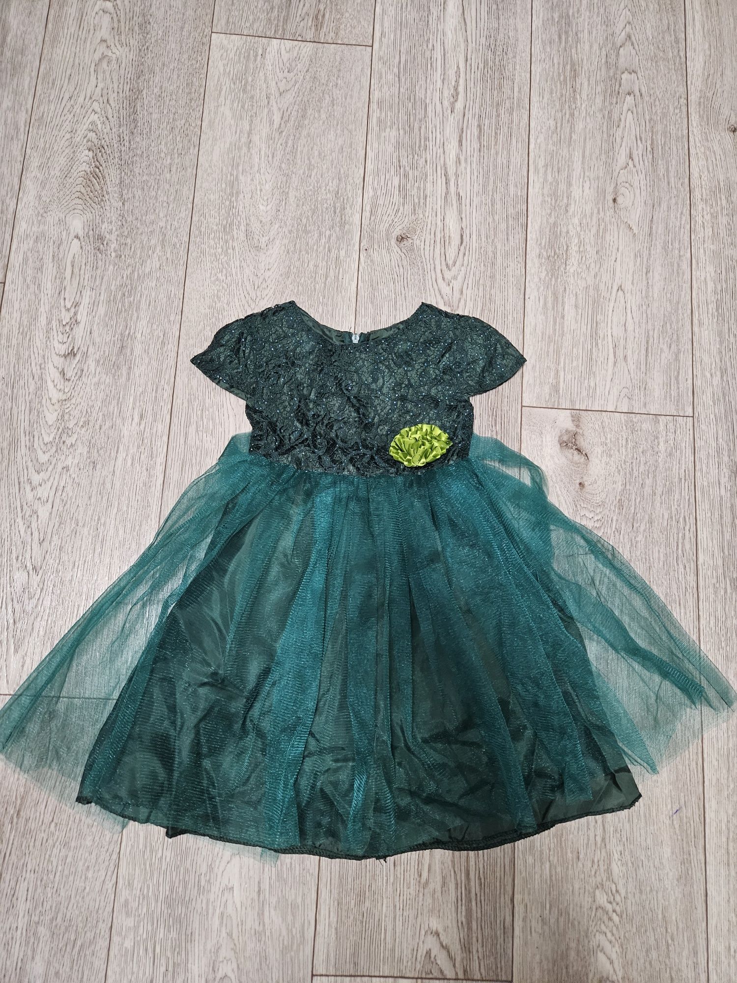 Продам платье детское зелёное