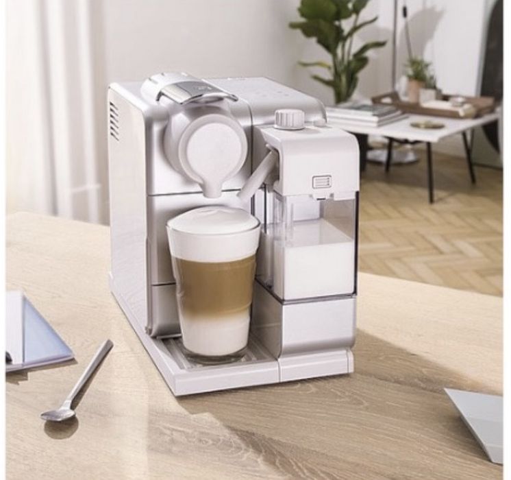 Кафемашина с капсули Nespresso Lattissima Touch Black EN550.B, 19 bar,
