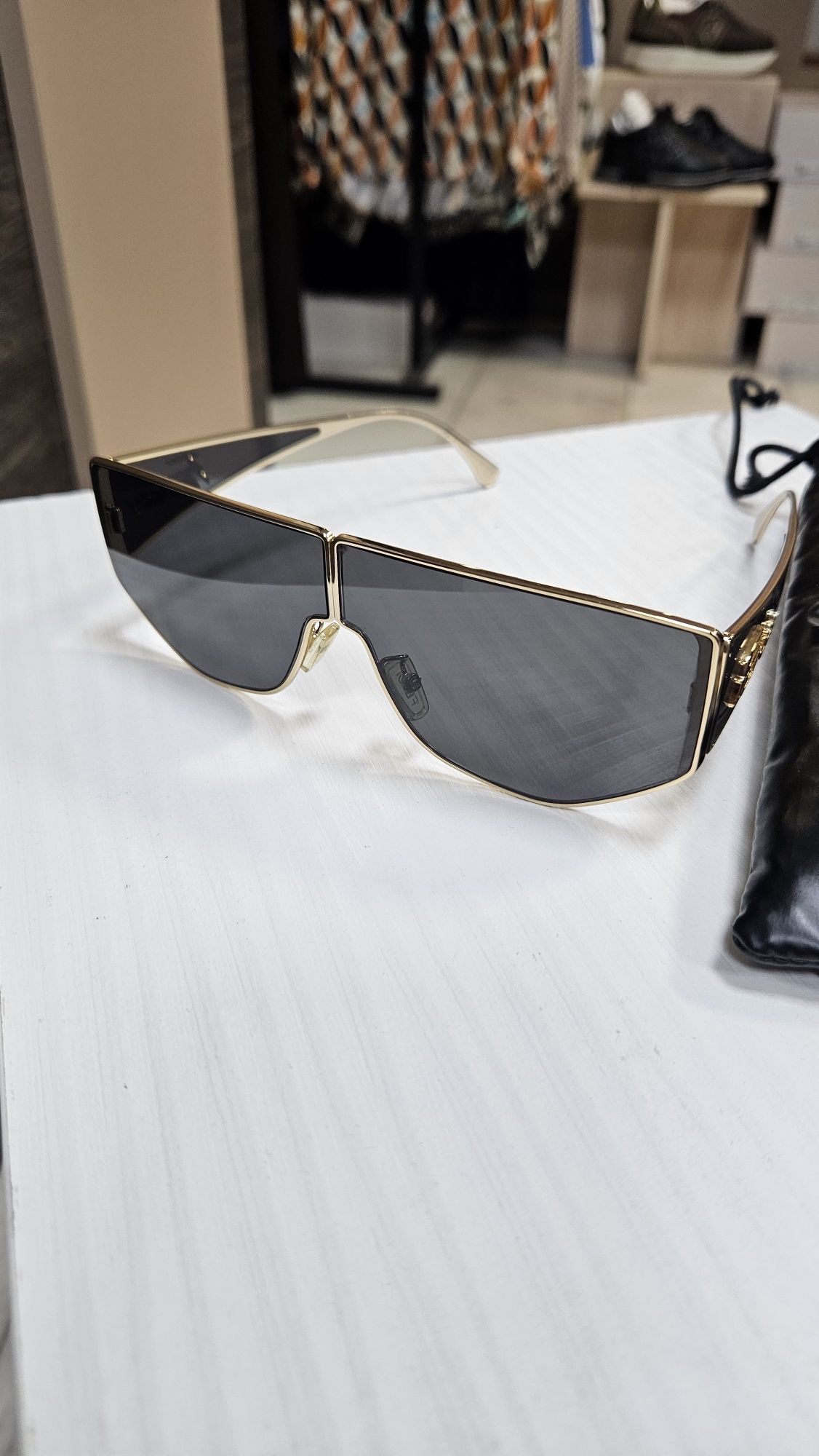 Слънчеви очила FENDI- FE40051U 32А