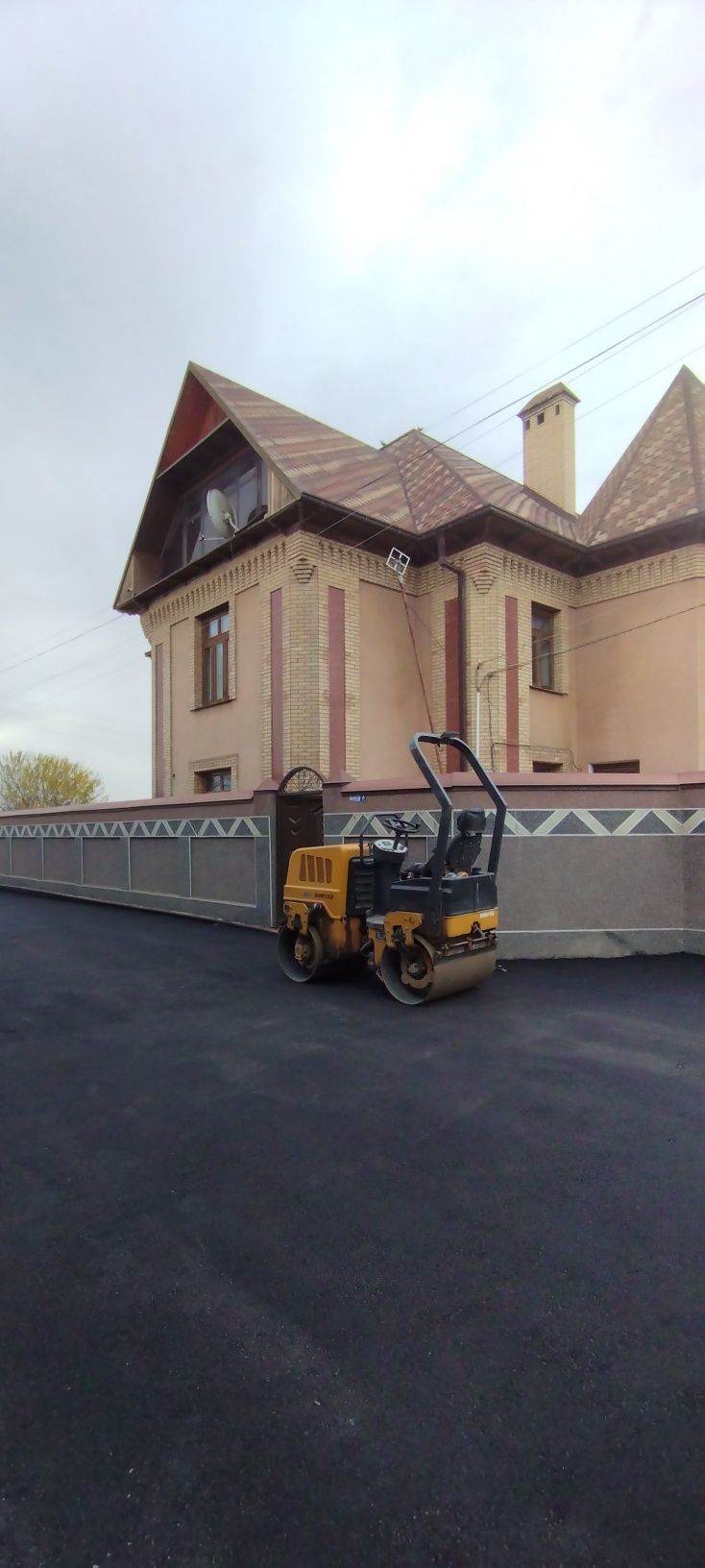 Katok arenda  tranbovka qilish hamda asfalt xizmati Evokuator ham bor