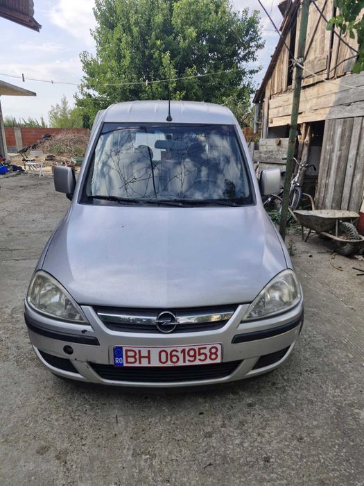 Opel Combo CDTI Motor 1,7. Consum mic..5,5  %