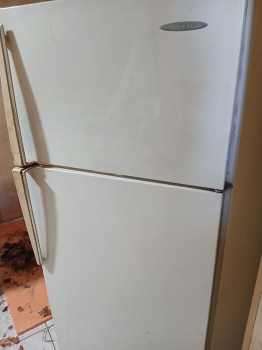 Продам турецкий  холодильник РROFILO. Морозит хорошо.