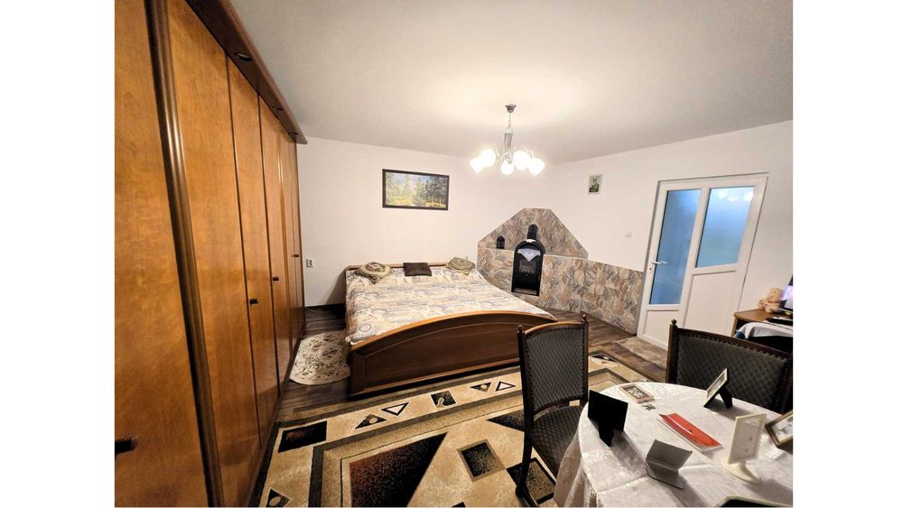 Proprietate de vanzare  (2 case in aceeasi curte+Magazie+Garaj+Grajd)