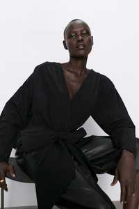 Bluza neagra Zara cu funda mare noua cu eticheta