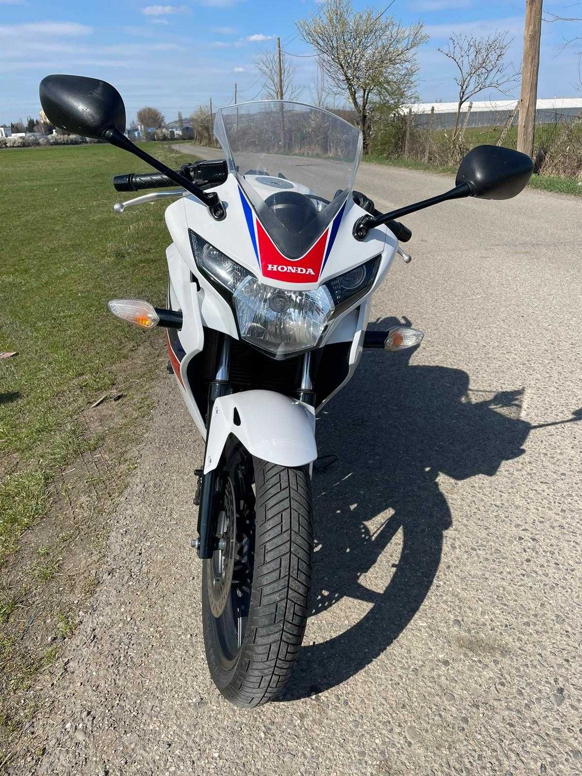 Vând Honda CBR125 R