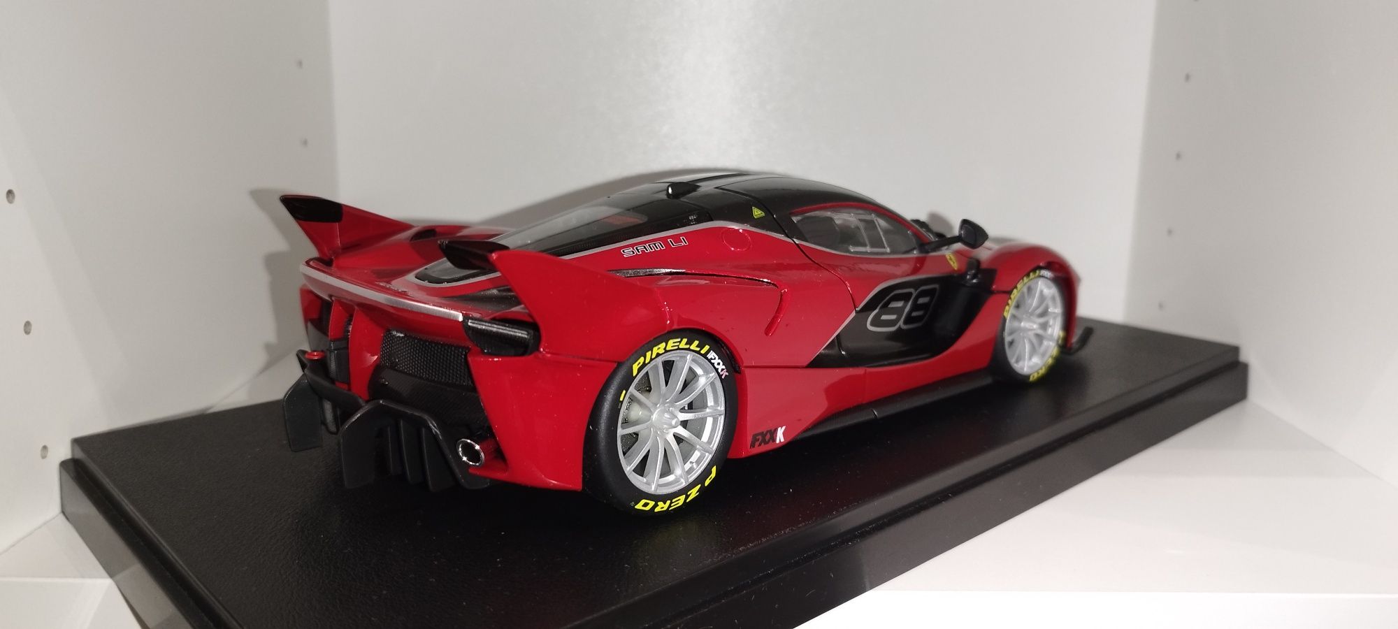 Ferrari FXX-K Bburago Signature 1:18