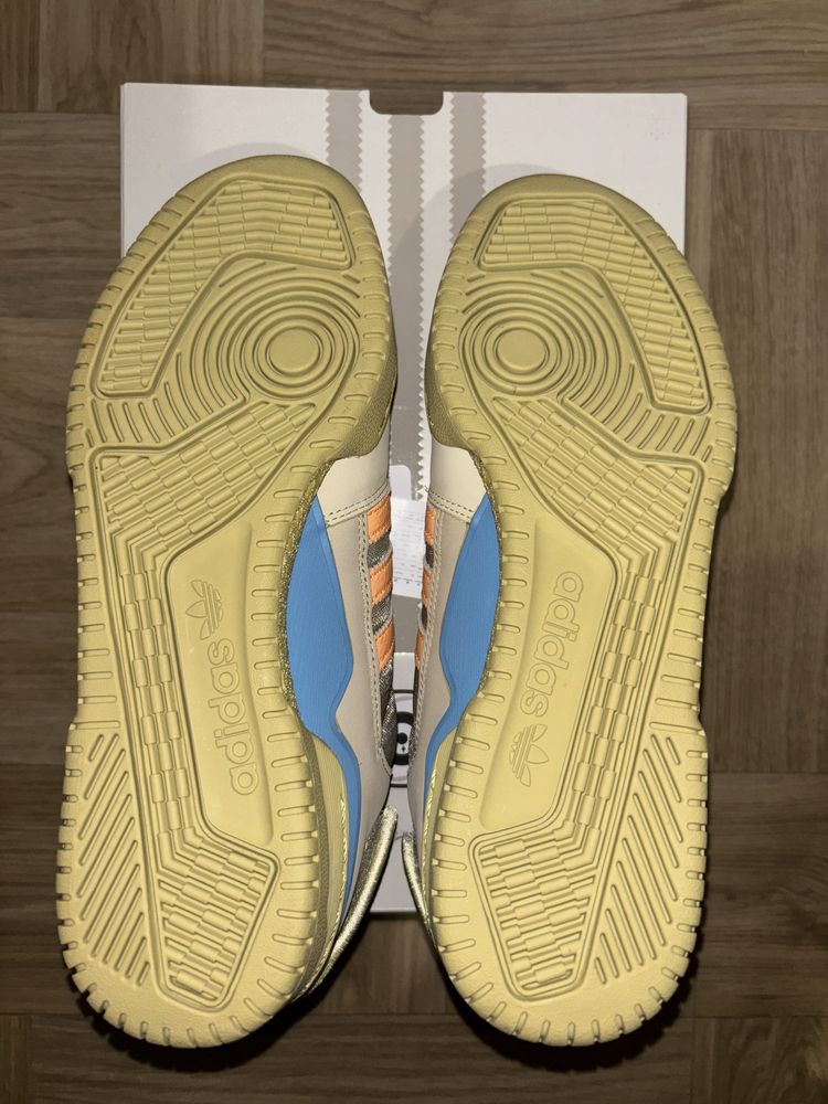 Нови маратанки Bad Bunny × adidas Forum Low Powerphase