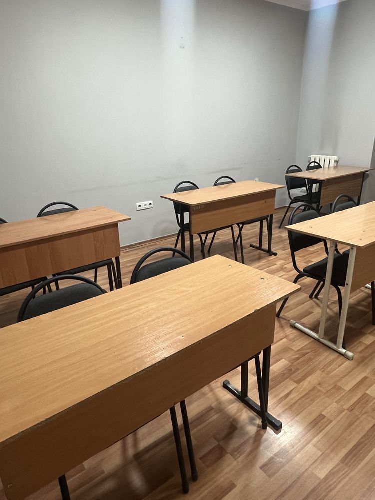 Парты, стулья и доски