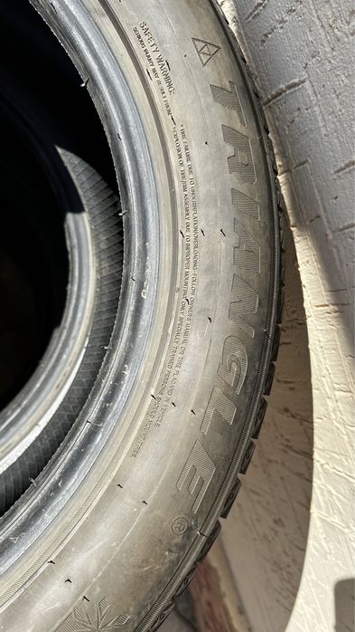 Зимниe шины 235/55 r19  Triangle