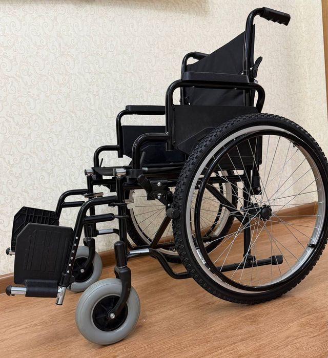 Продам новую инвалидную коляску